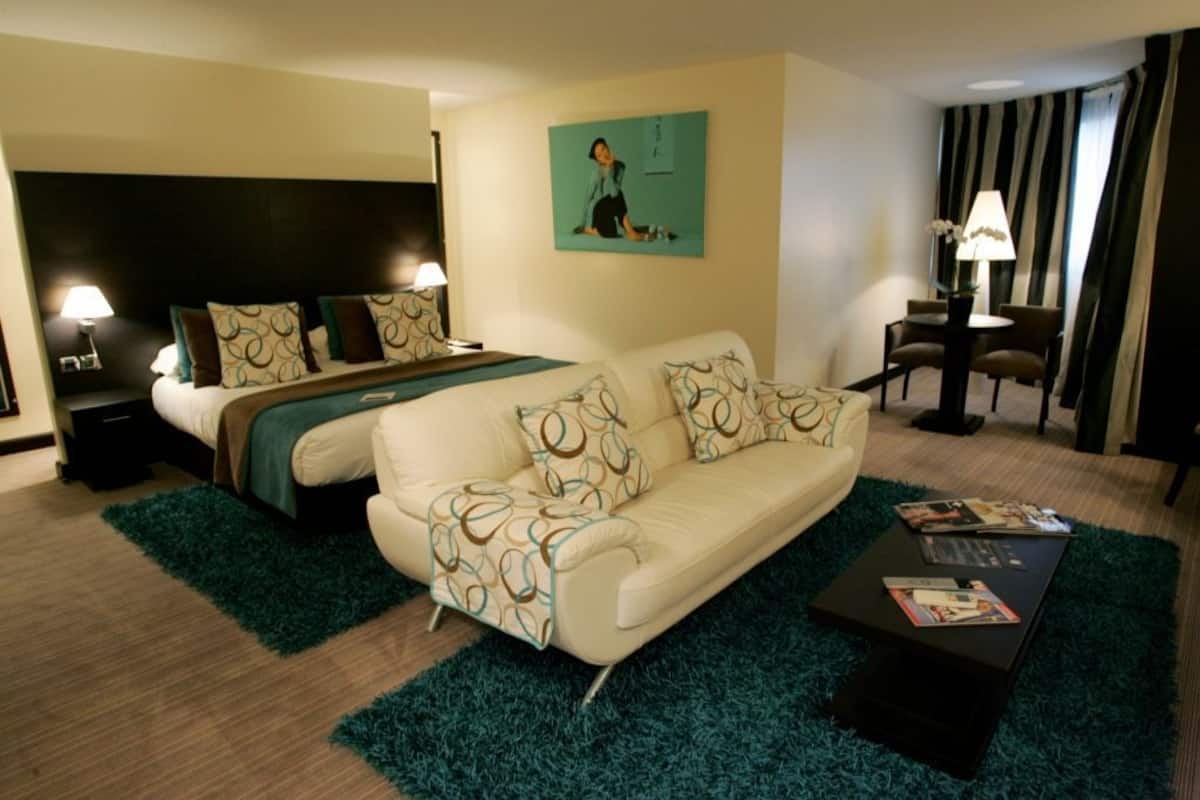 Suite estudio (Junior) | Ropa de cama de alta calidad y caja de seguridad en la habitación