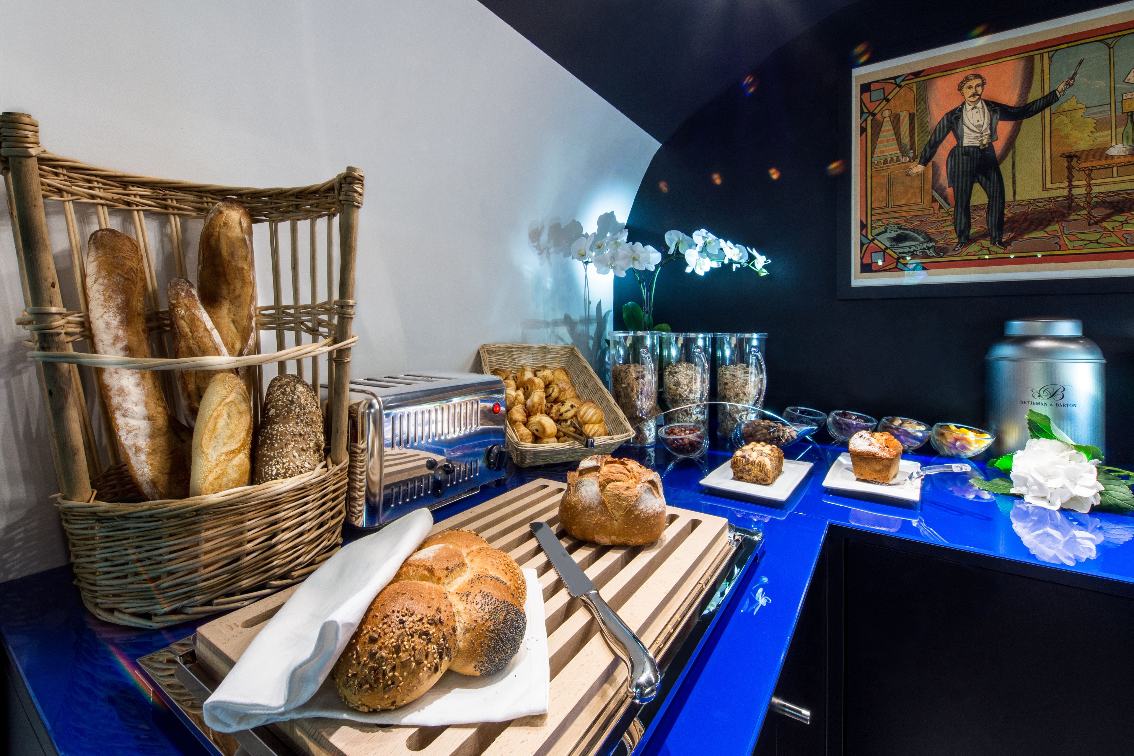 daily continental breakfast (eur 14 per person)