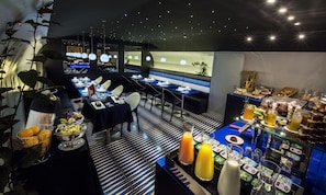 Café da manhã continental diário (EUR 14 por pessoa)