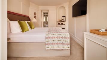 Deluxe Double Room | Premium bedding, minibar, in-room safe, individually decorated