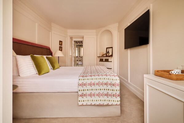 Deluxe Double Room | Premium bedding, minibar, in-room safe, individually decorated