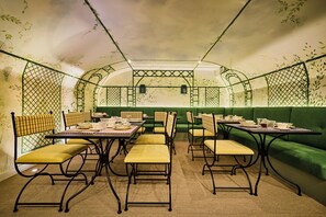 每日供应欧陆式早餐（每人 EUR 20）