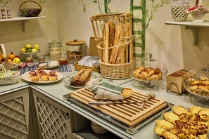 Kontinental morgenmad hver dag (20 EUR pr. person)