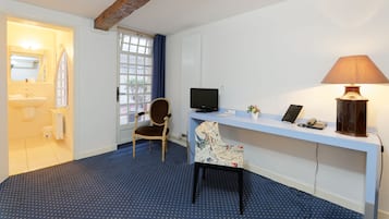 Twin Room, 2 Twin Beds | Premium bedding, desk, soundproofing, free WiFi