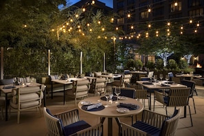 Breakfast, lunch, dinner and brunch served - Fairmont Washington, D.C., Georgetown (Washington)