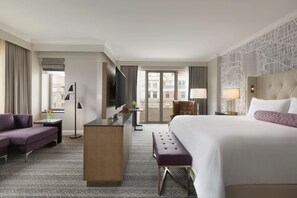Down comforters, minibar, in-room safe, iron/ironing board - Fairmont Washington, D.C., Georgetown (Washington)