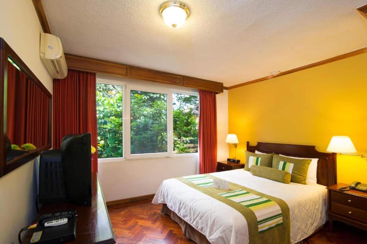 1 bedroom, premium bedding, down comforters, pillowtop beds