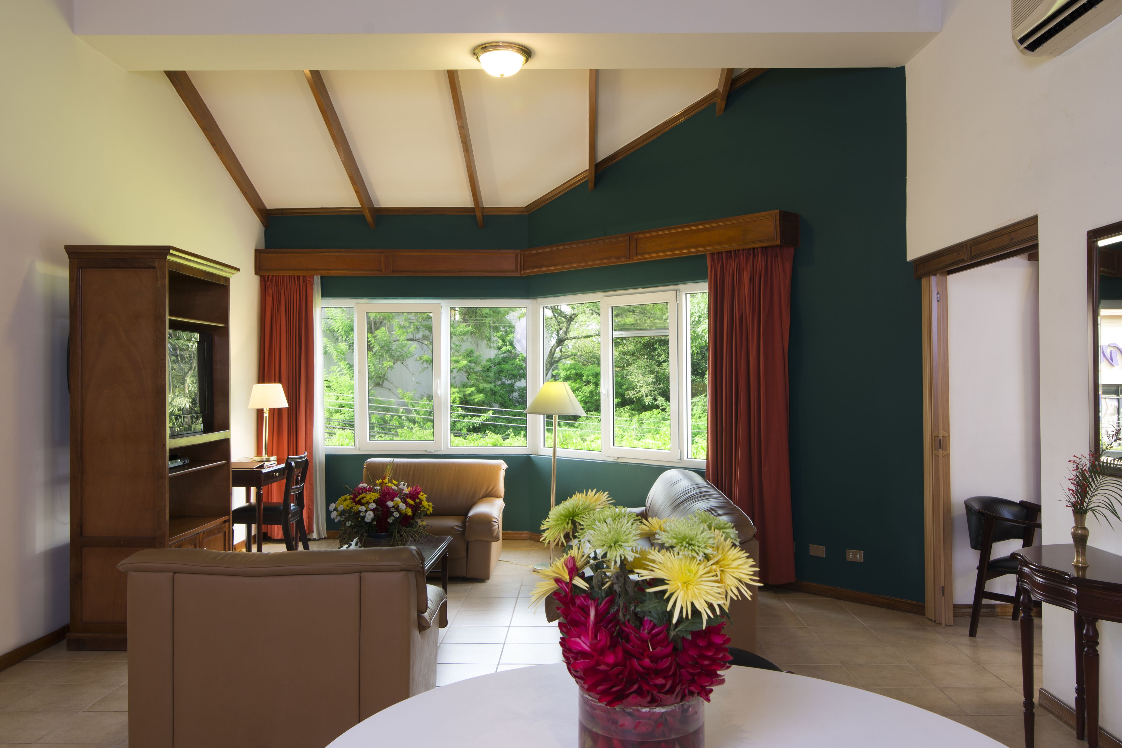 经典顶层房 | 高档床上用品、羽绒被、加厚床垫、客房内保险箱