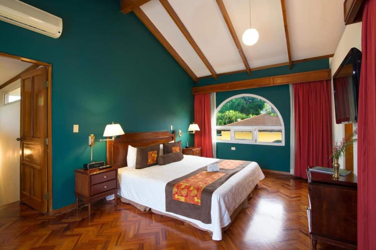 1 bedroom, premium bedding, down comforters, pillowtop beds
