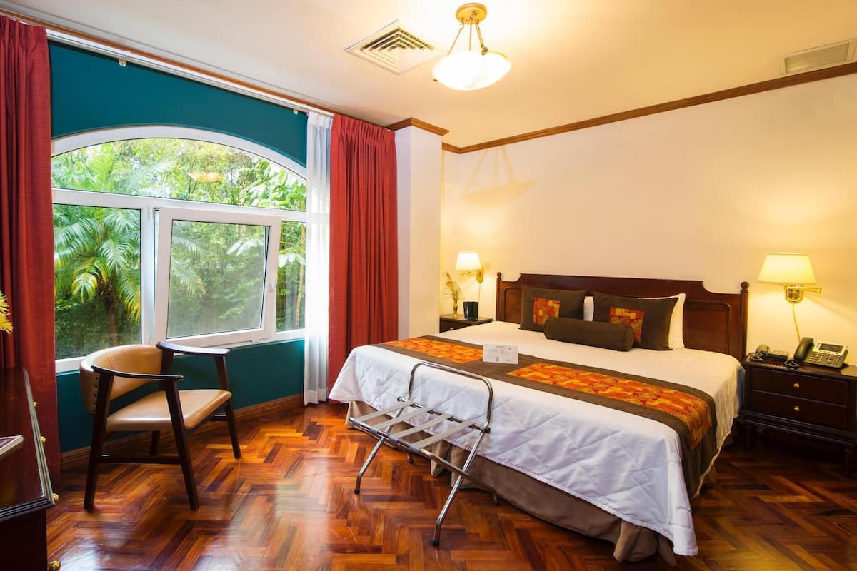 1 bedroom, premium bedding, down comforters, pillowtop beds