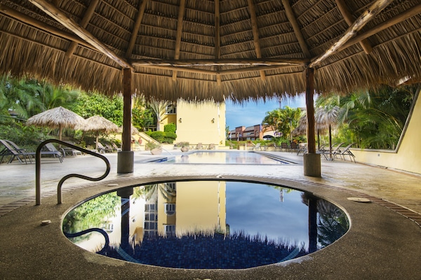 2 outdoor pools, pool loungers