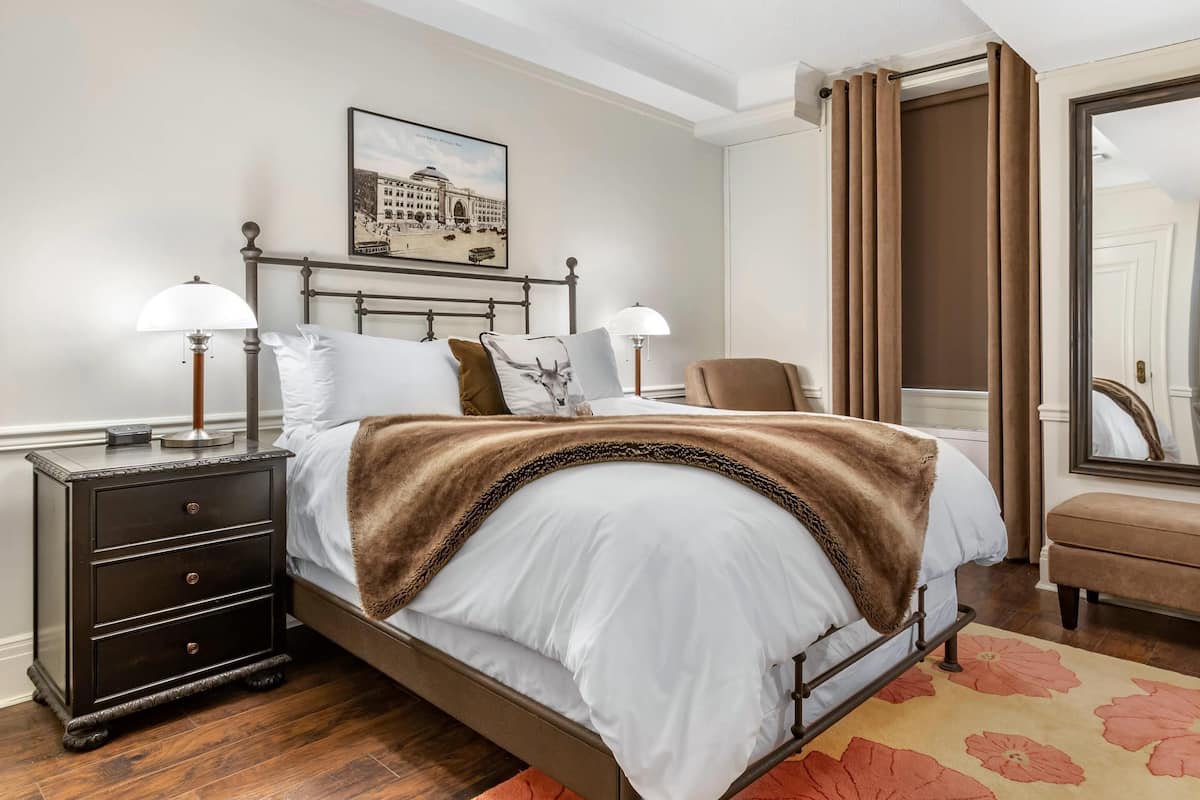 Habitación estándar, 1 cama Queen size, para no fumadores | Ropa de cama de alta calidad, edredón y camas con pillow-top