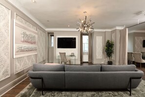 Suite, Mehrere Betten, Nichtraucher | Wohnbereich