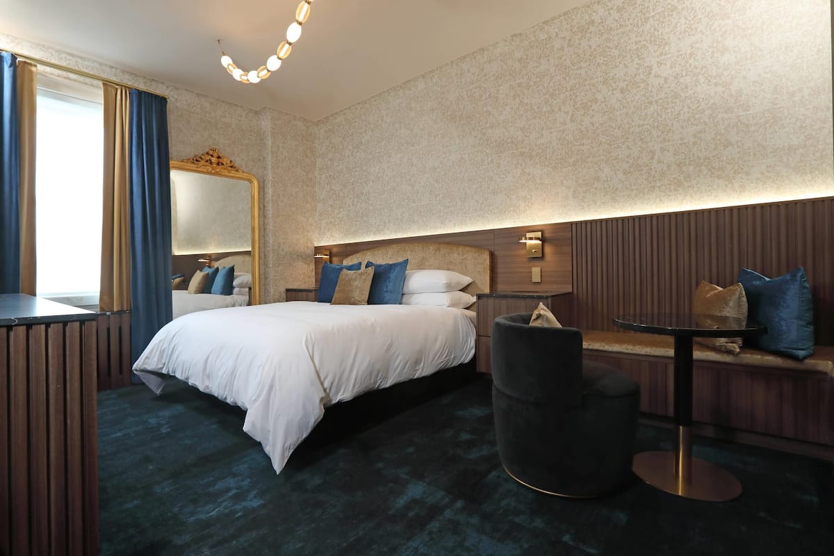 Suite, 1 Katil Raja (King), Non Smoking (Upgrade) | Peralatan tempat tidur premium, gebar bulu kapas, tilam berlapik