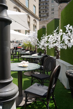 Terrace/patio - The Fort Garry Hotel, Spa and Conference Centre, an Ascend Collection Hotel (Winnipeg)