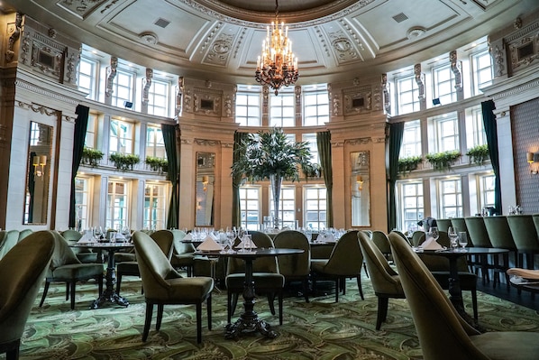 2 restaurants, breakfast, lunch, dinner served; Italian cuisine