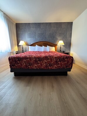 King Bed - Non Smoking  | Desk, blackout drapes, iron/ironing board, free WiFi