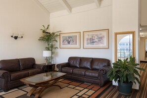 Lounge - Granada Inn (Santa Clara)