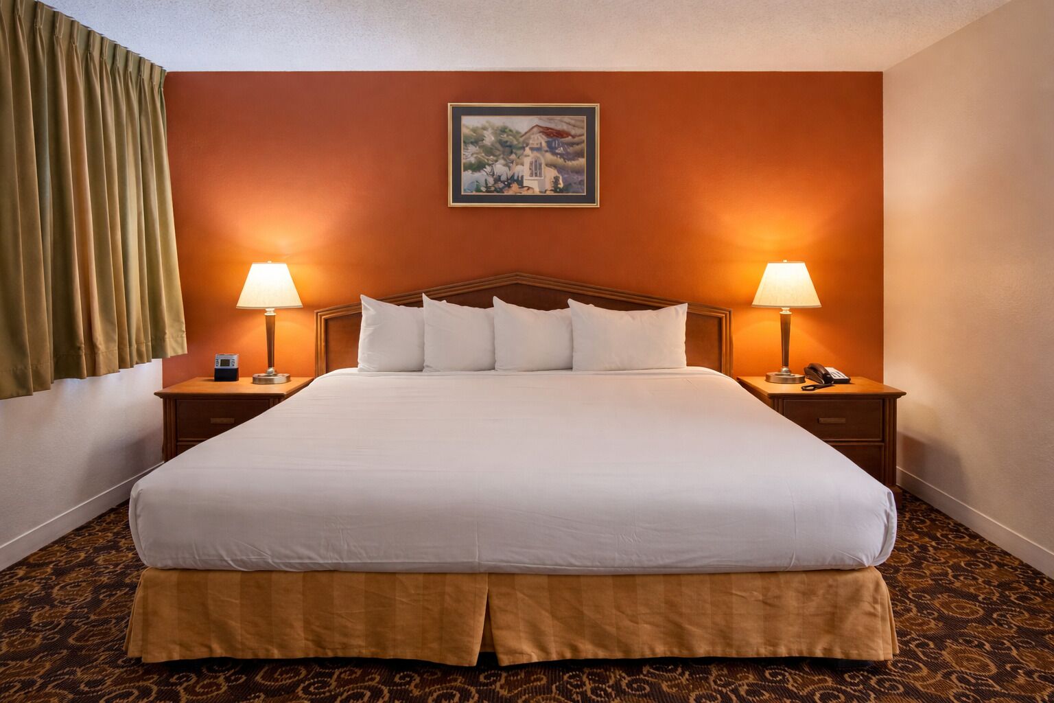 Habitación, 1 cama King size | Ropa de cama de alta calidad y escritorio 