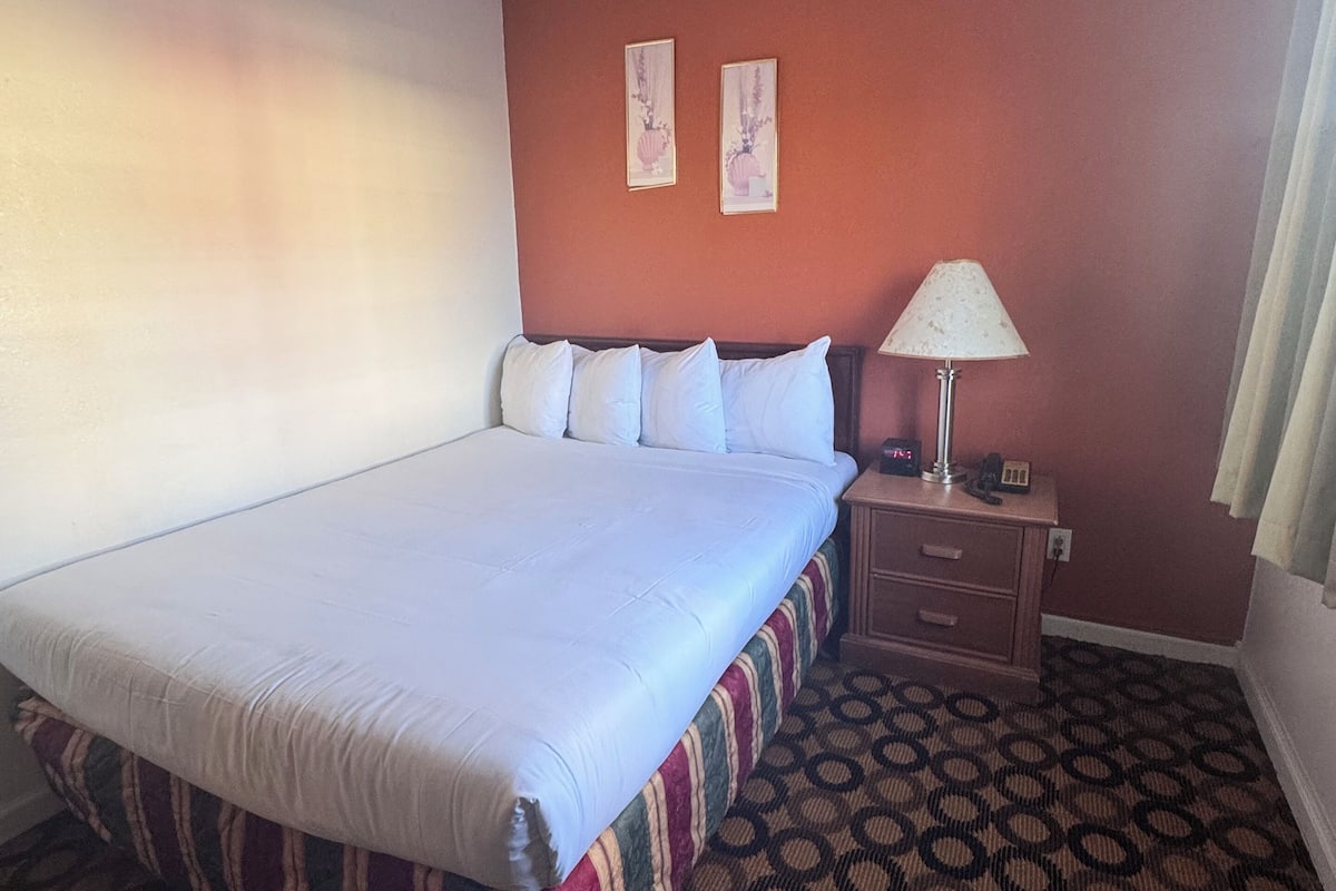 Desk, blackout drapes, iron/ironing board, free WiFi