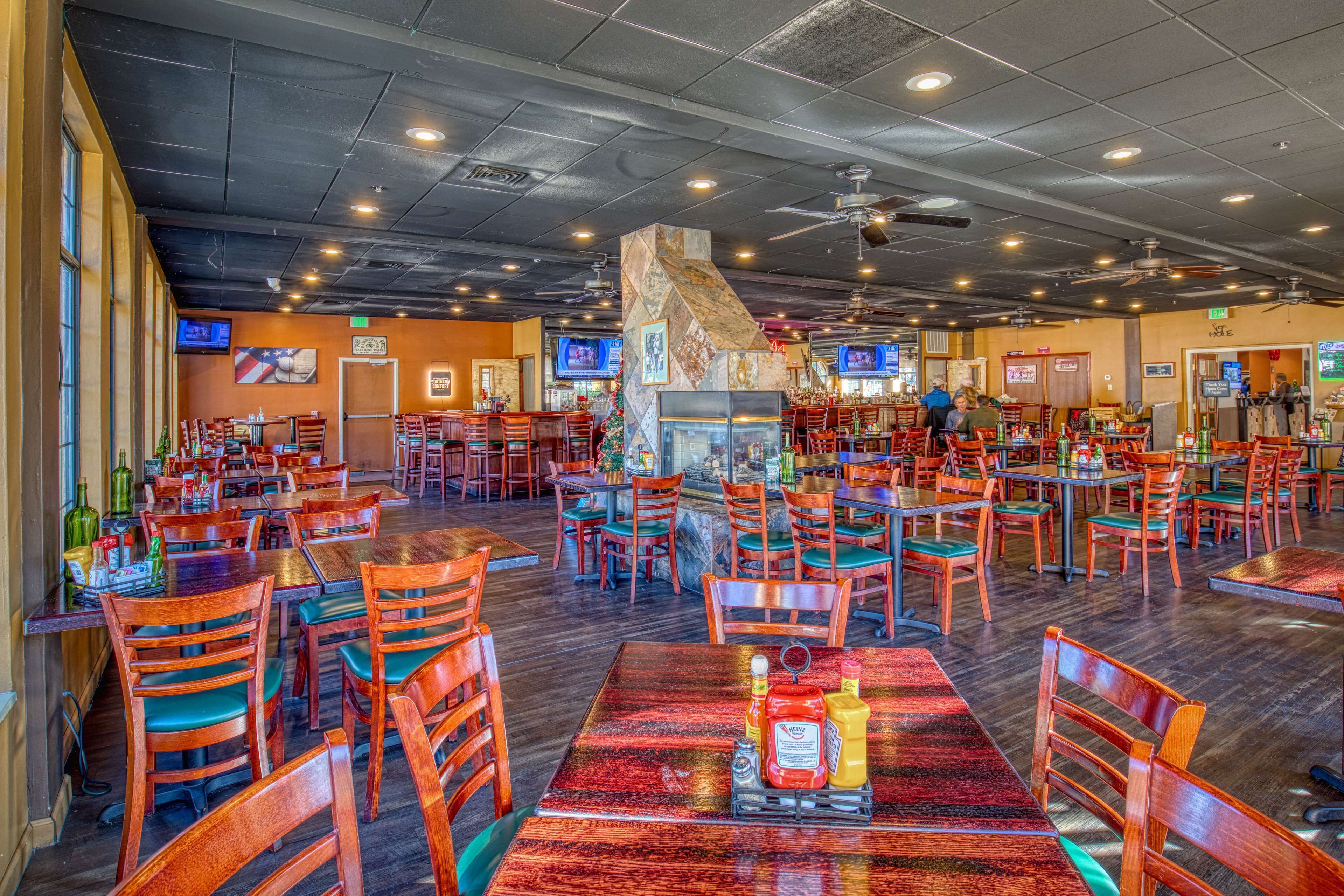 breakfast, lunch and dinner served