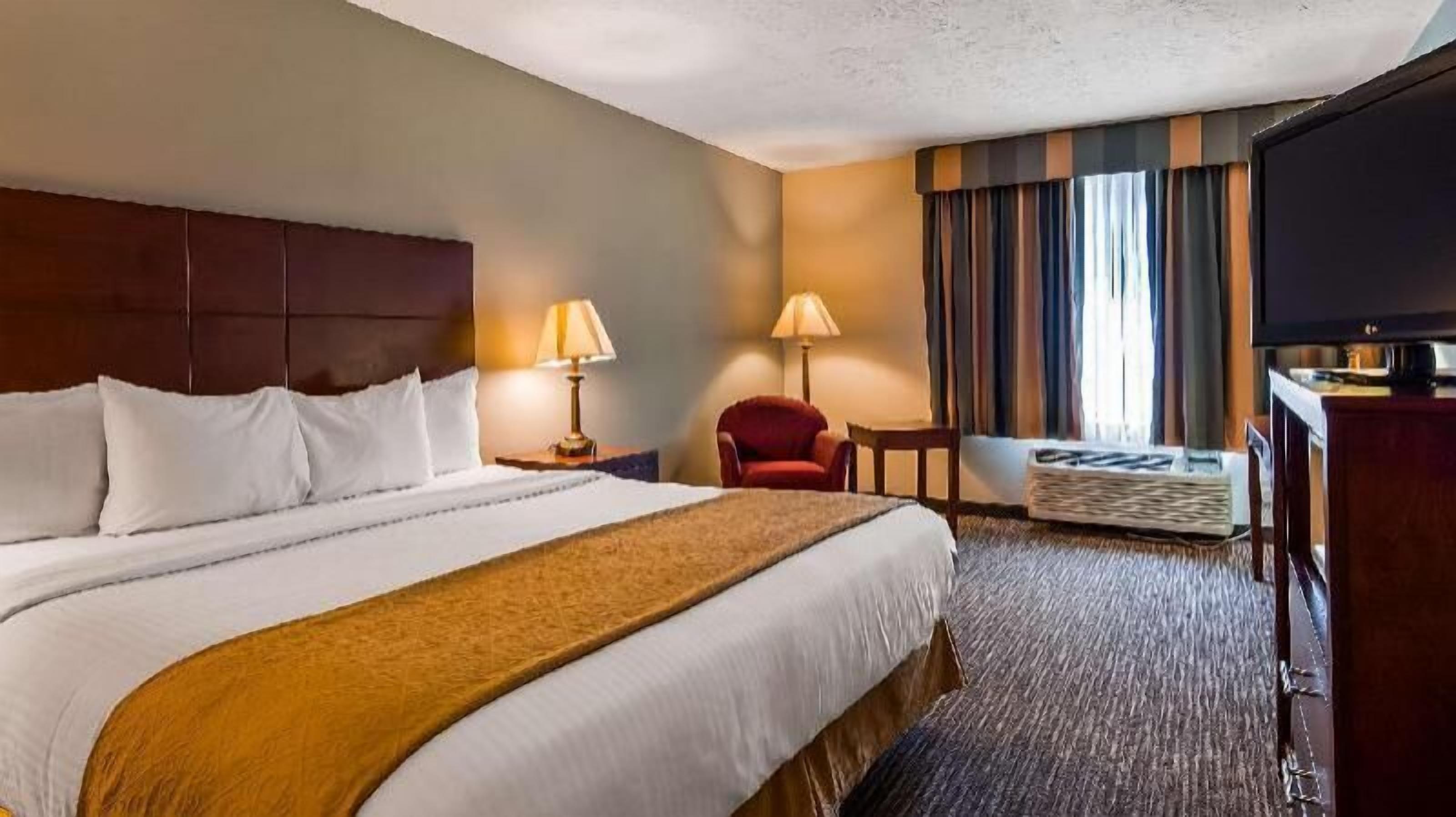 In-room safe, iron/ironing board, rollaway beds, free WiFi