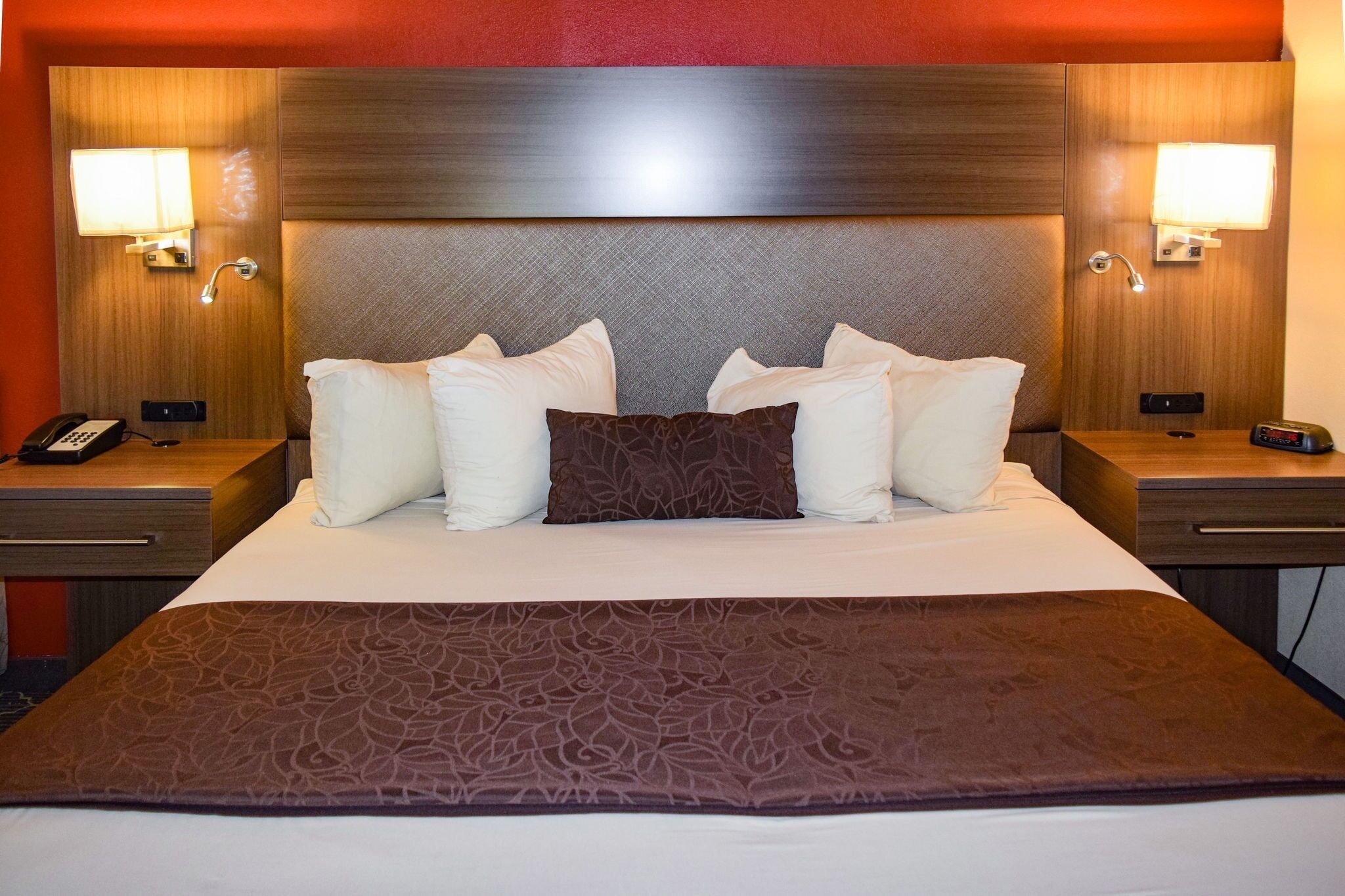 Chambre Standard, 1 très grand lit, non-fumeur | Bureau, système d’insonorisation, fer et planche à repasser