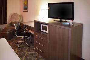 Desk, soundproofing, iron/ironing board, free WiFi - American Inn & Suites West Memphis I-40/I-55 (West Memphis)