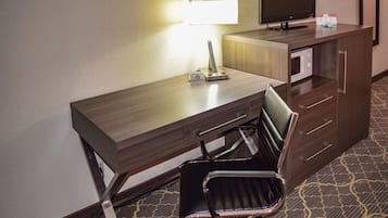 Bureau, chambres insonorisées, fer et planche à repasser, Wi-Fi gratuit