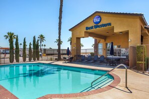 Outdoor pool, sun loungers