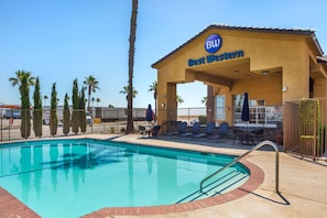 Outdoor pool, pool loungers