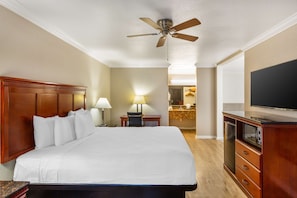 Standard Room, 1 King Bed, Non Smoking, Jetted Tub | Desk, blackout curtains, iron/ironing board, cots/infant beds