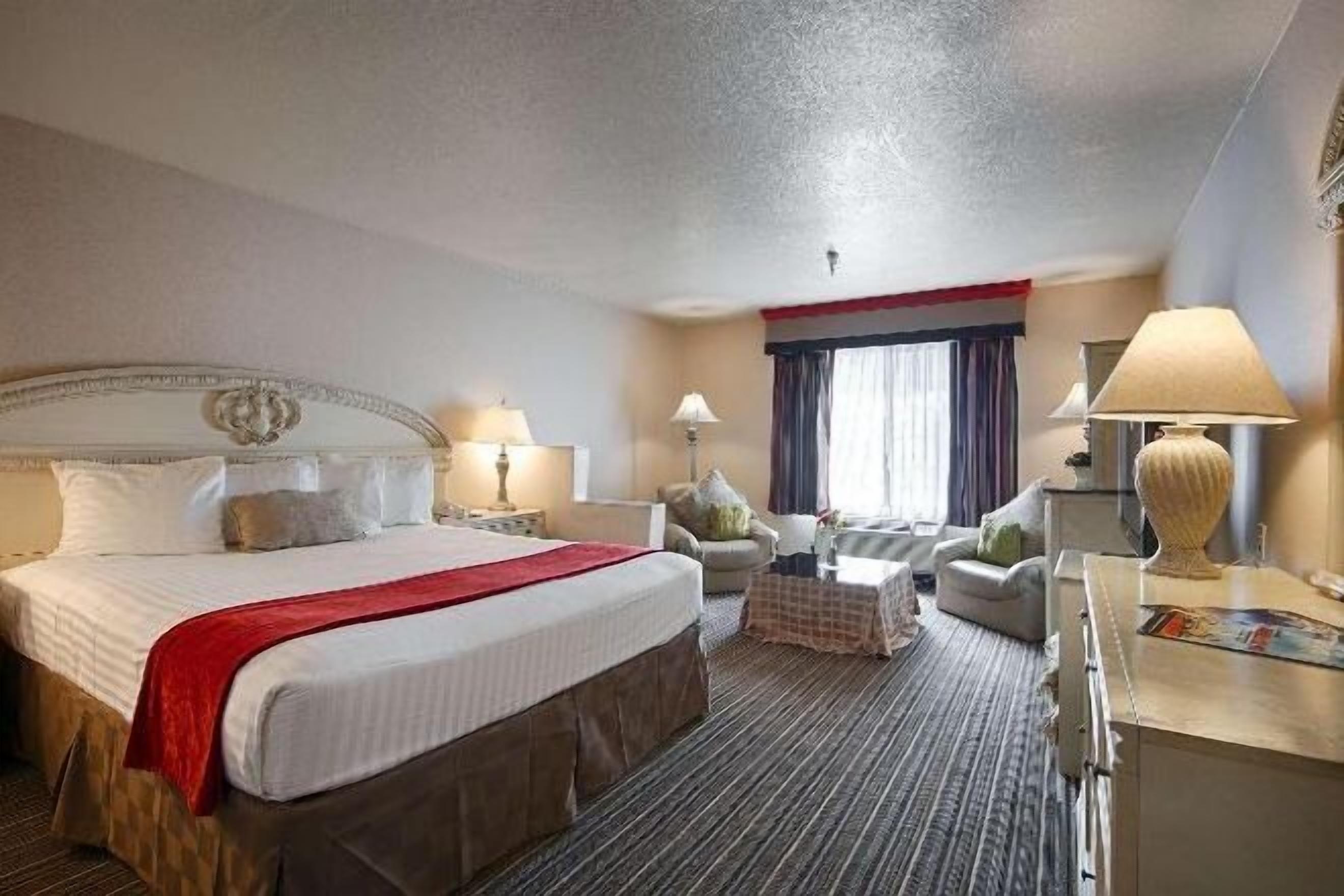 Desk, iron/ironing board, Internet, bed sheets