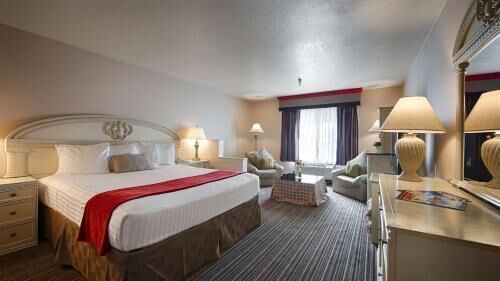 Desk, iron/ironing board, free WiFi, bed sheets