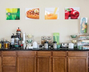 Free continental breakfast  - Quality Inn Louisville MS (Louisville)