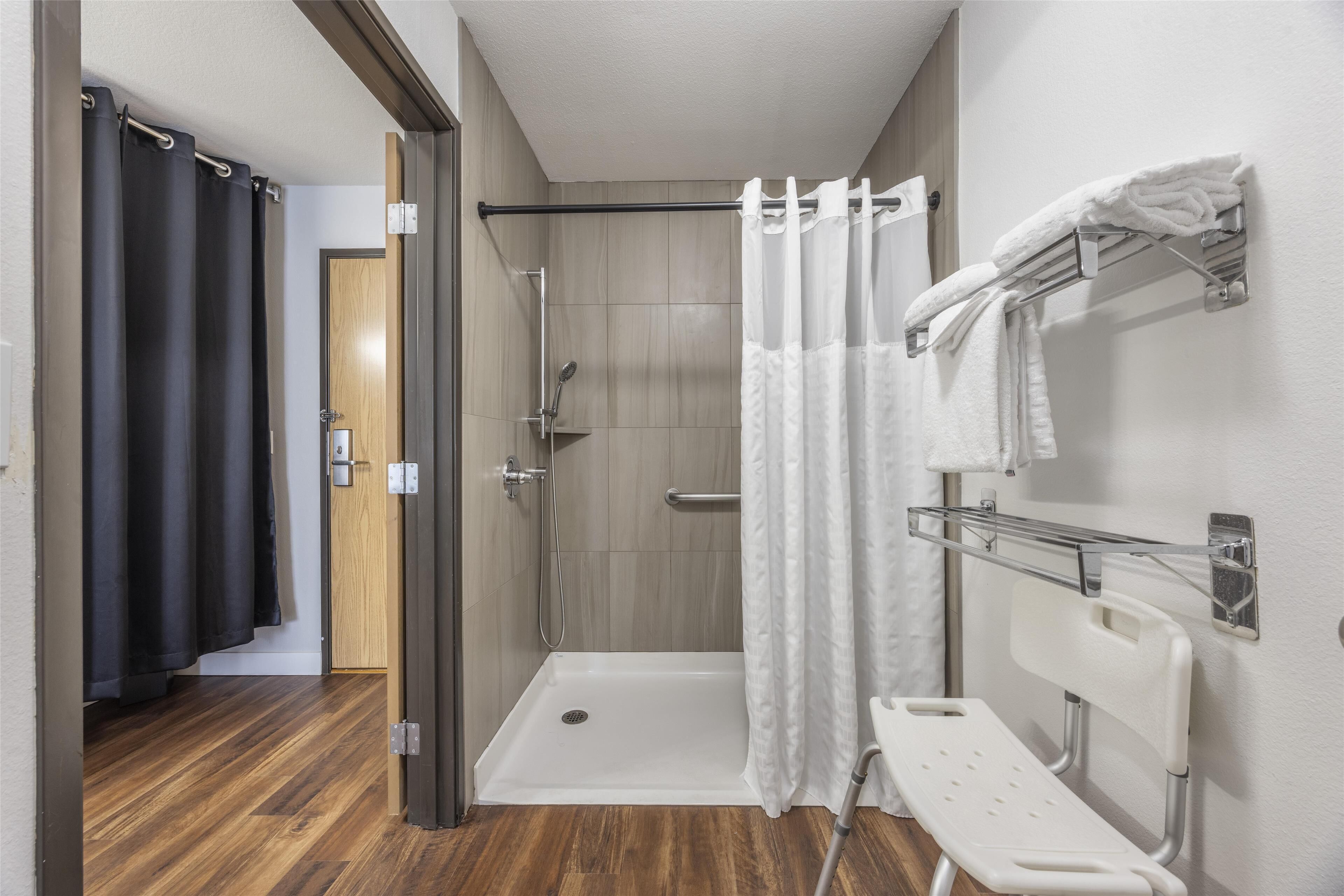 combined shower/bathtub, free toiletries, hair dryer, towels