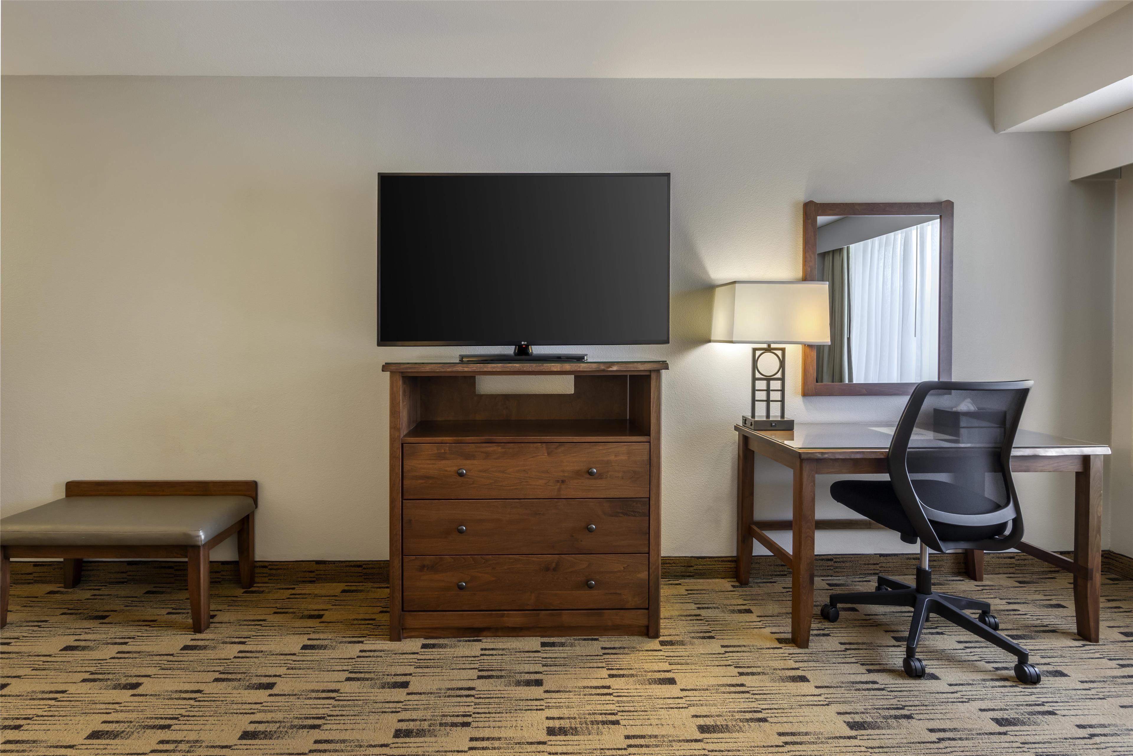 standard room, 1 king bed, refrigerator & microwave | 1 bedroom, in-room safe, desk, blackout curtains