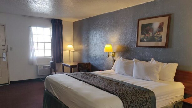 Room - Days Inn by Wyndham San Antonio Lytle (Lytle)