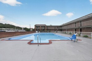 Pool - Red Roof Inn Marion, VA (Marion)