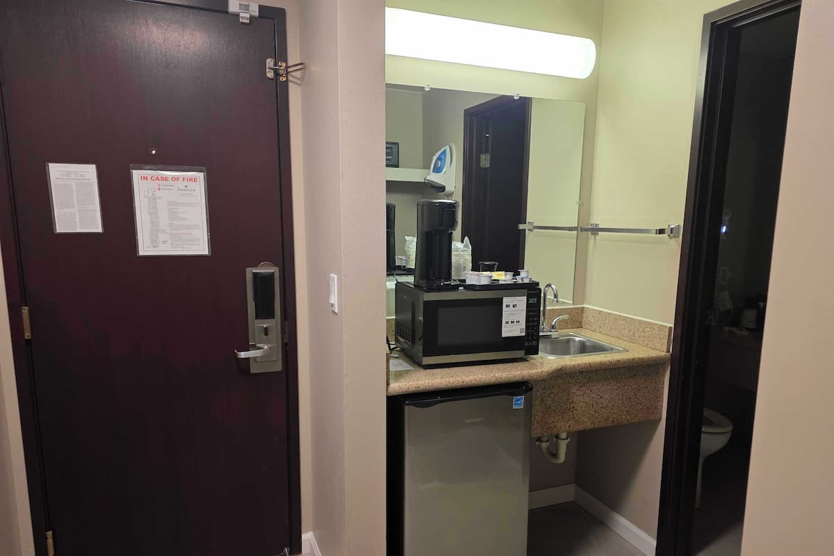 Premium bedding, pillowtop beds, in-room safe, desk