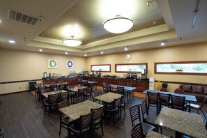 Free daily continental breakfast - Ramada by Wyndham Tukwila Southcenter (Tukwila)