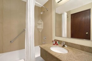 Amenidades de baño gratuitas, secadora de cabello, toallas 