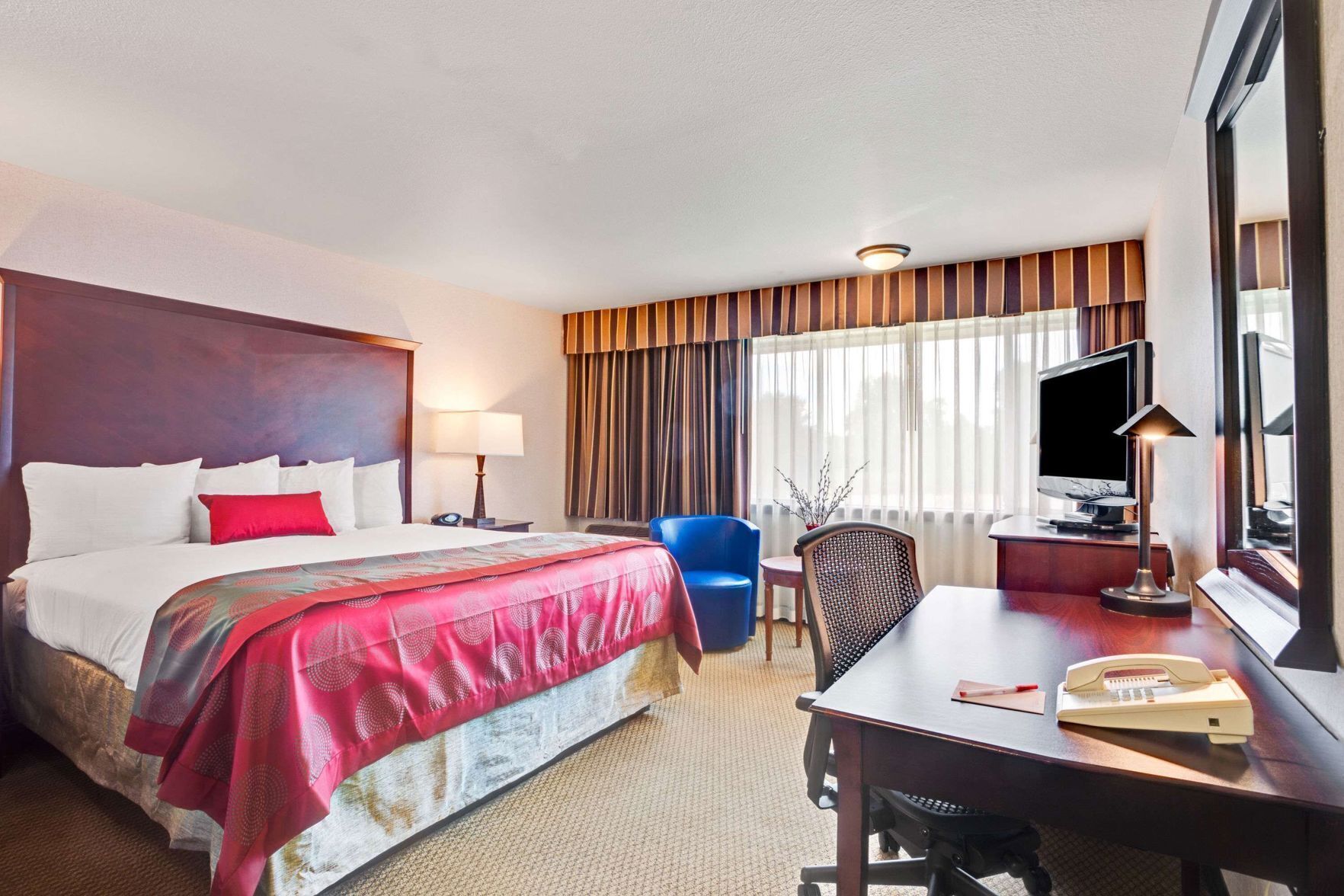 Luxe beddengoed, pillowtop-bedden, een kluis op de kamer, een bureau