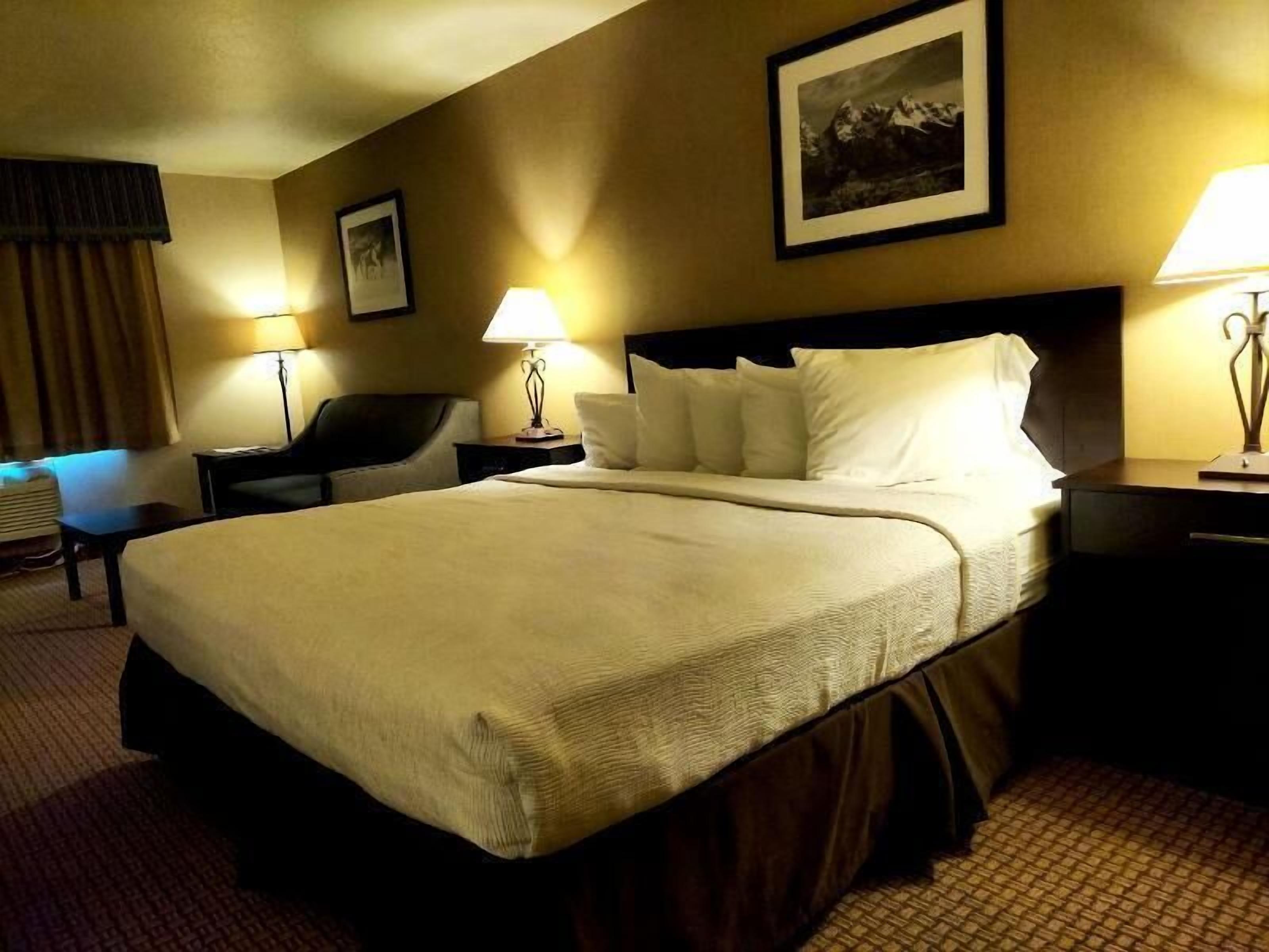 In-room safe, desk, laptop workspace, iron/ironing board