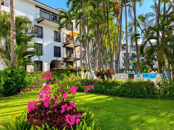 Front of property - Puerto de Luna Pet Friendly & Family Suites Hotel (Puerto Vallarta)