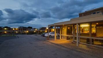 Vista frontal de la propiedad