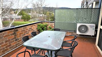 Family Room | Terrace/patio