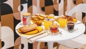 فطور أوروبي يوميًا مقابل رسوم