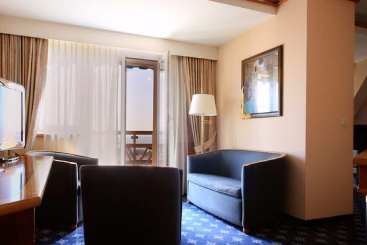 43-inch flat-screen tv with digital channels, tv