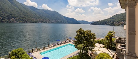 Outdoor pool, pool umbrellas, sun loungers